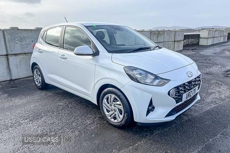Used Hyundai i10 SE 67 HP (49 kW) 2023 White Hatchback