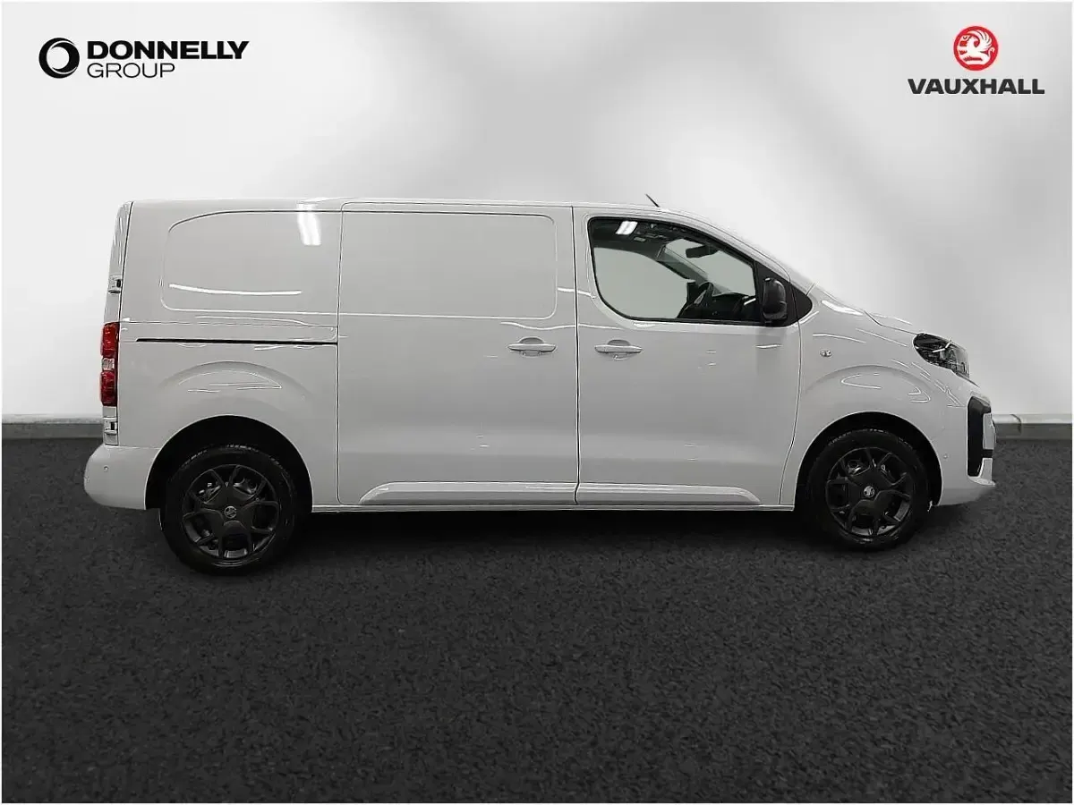 Used Vauxhall Vivaro 143 HP (105 kW) 2024 White MPV