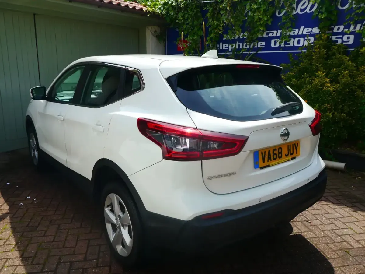 Used Nissan Qashqai Acenta Premium 140 HP (102 kW) 2019 White SUV