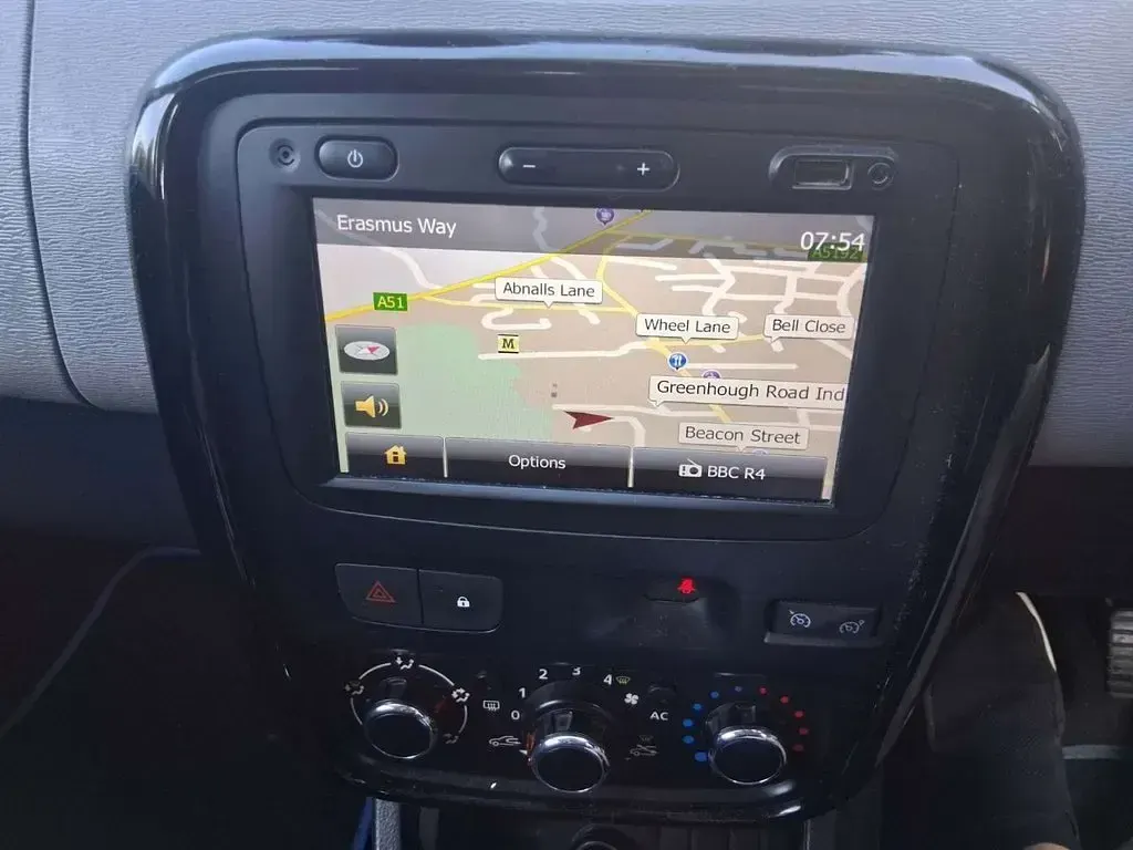 Used Dacia Duster Lauréate 110 HP (80 kW) 2014 White SUV
