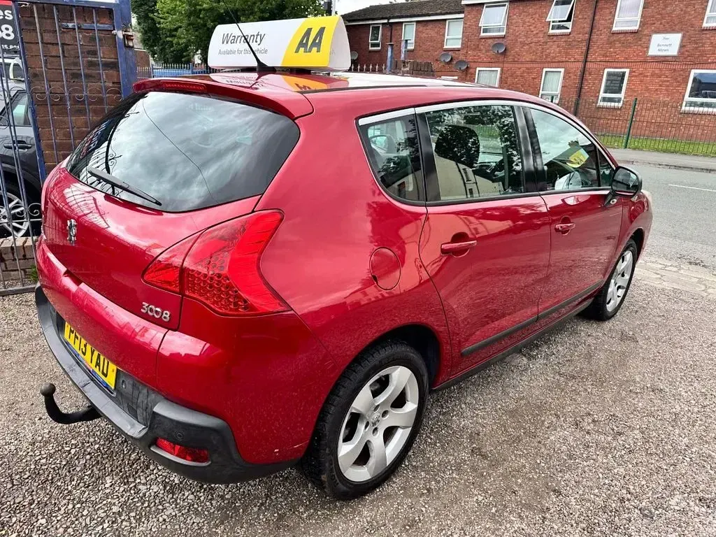 Used Peugeot 3008 Active 115 HP (84 kW) 2013 Red Estate