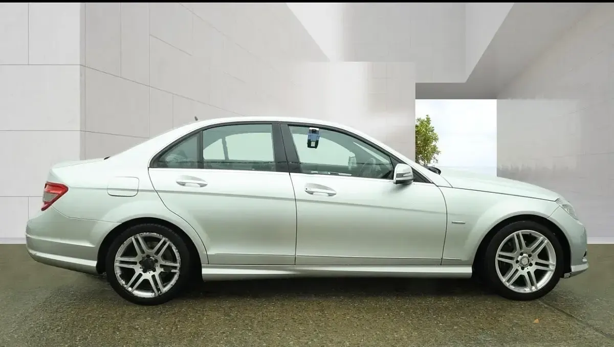 Used Mercedes C180 156 HP (114 kW) 2011 Silver Sedan
