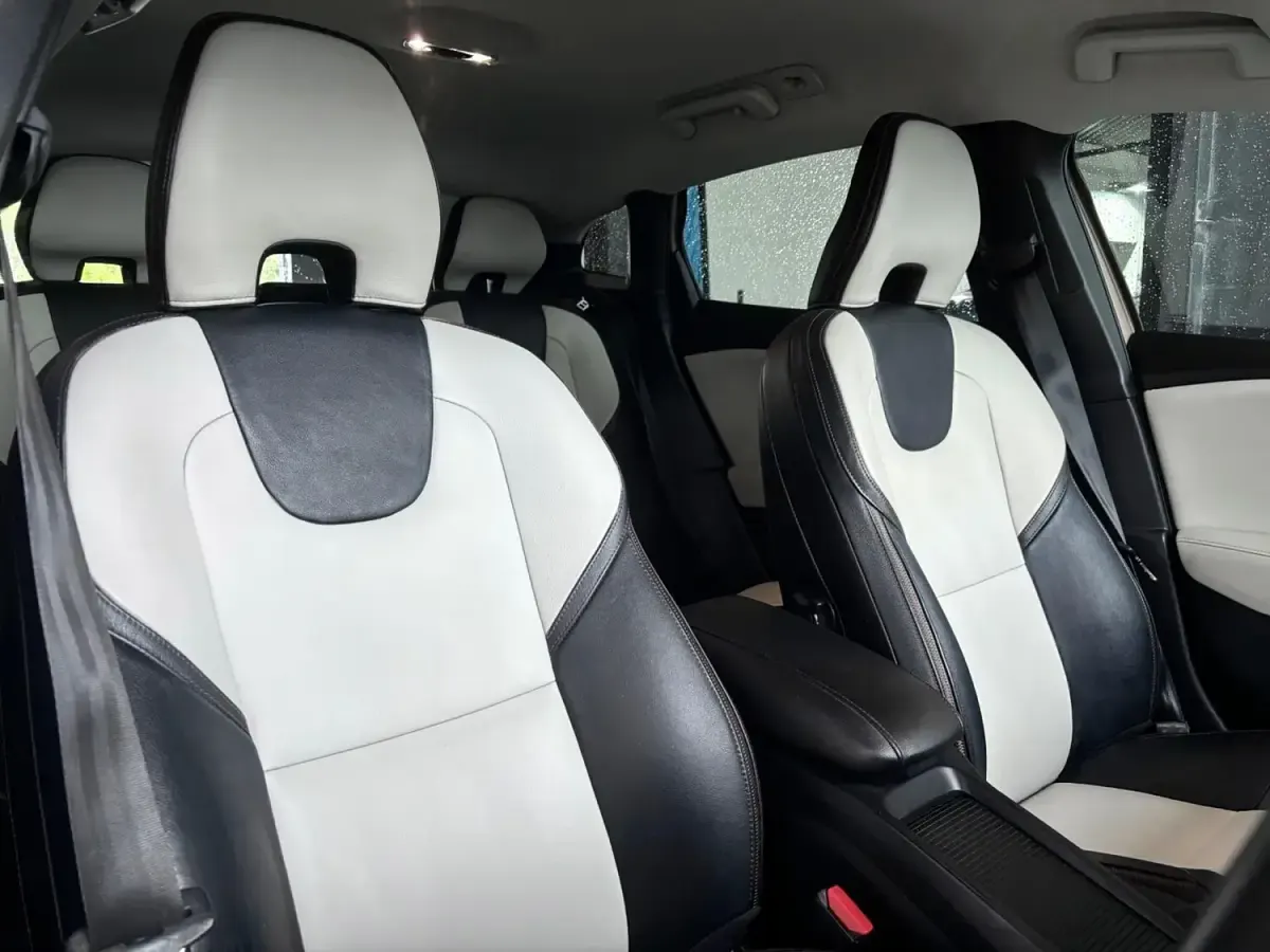 Used Volvo V40 2016 Bronze Hatchback