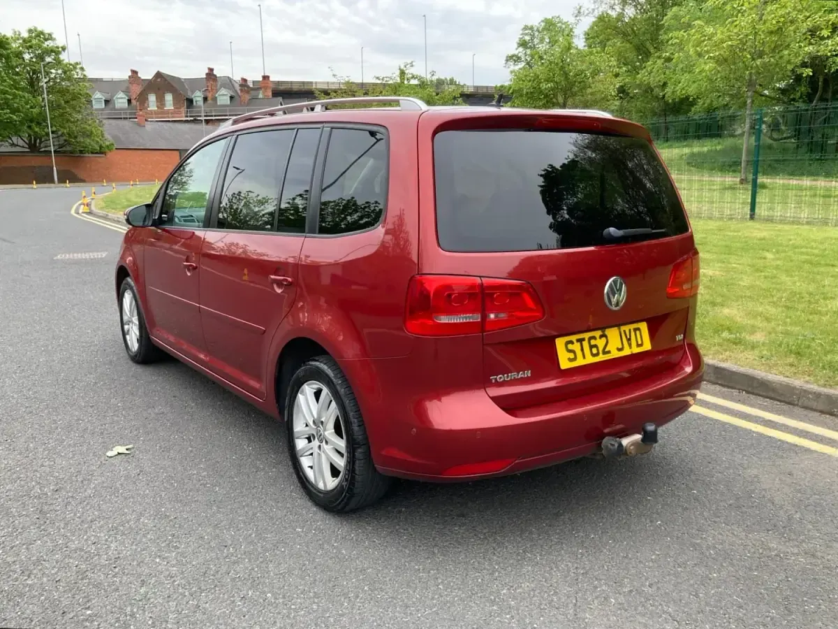 Used VW Touran SE 105 HP (77 kW) 2012 Red MPV