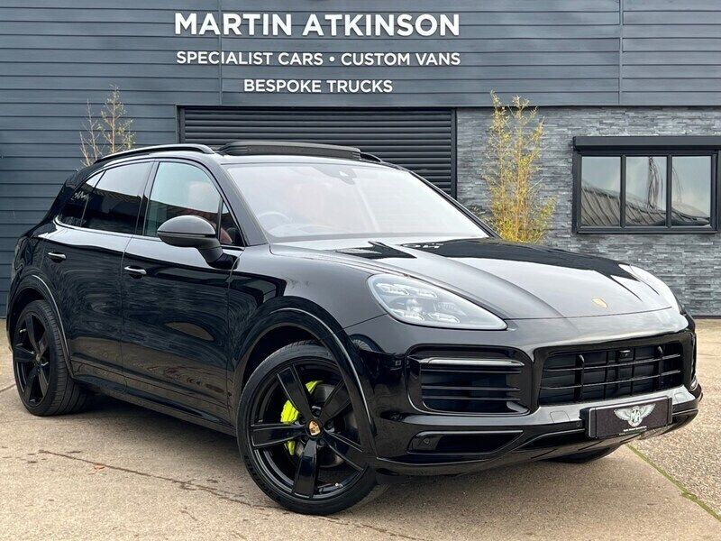 Jet black metallic Used 2019 Porsche Cayenne SUV | £49,995 (Fair price) - Image 1/4