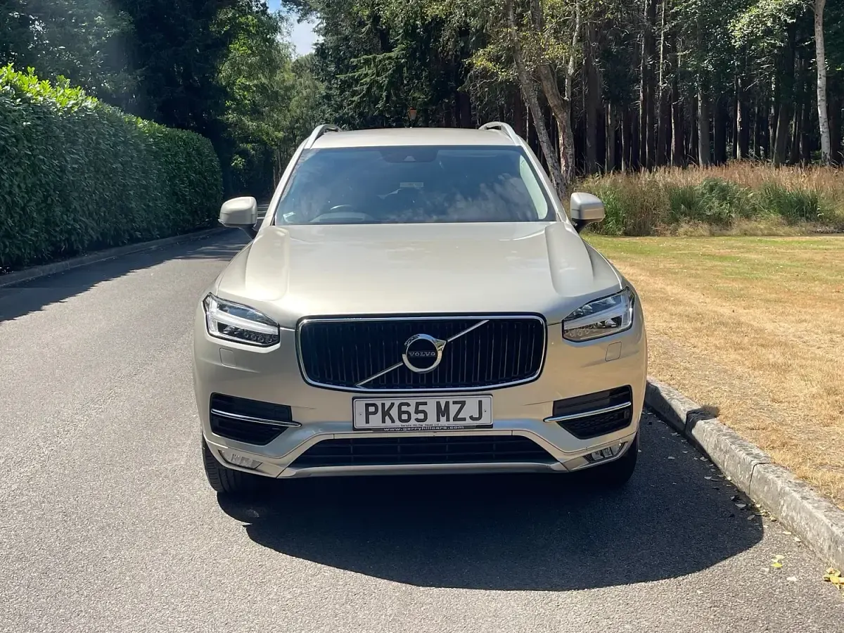Used Volvo XC90 Momentum 225 HP (165 kW) 2015 Gold SUV