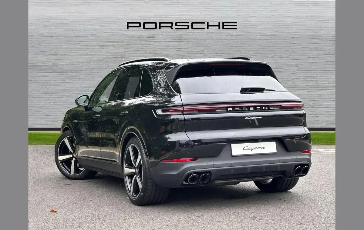 Used Porsche Cayenne 464 HP (341 kW) 2025 Black SUV