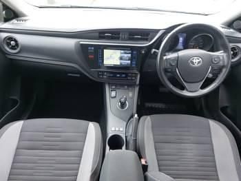 Used Toyota Auris Hybrid 136 HP (100 kW) 2018 Silver Hatchback