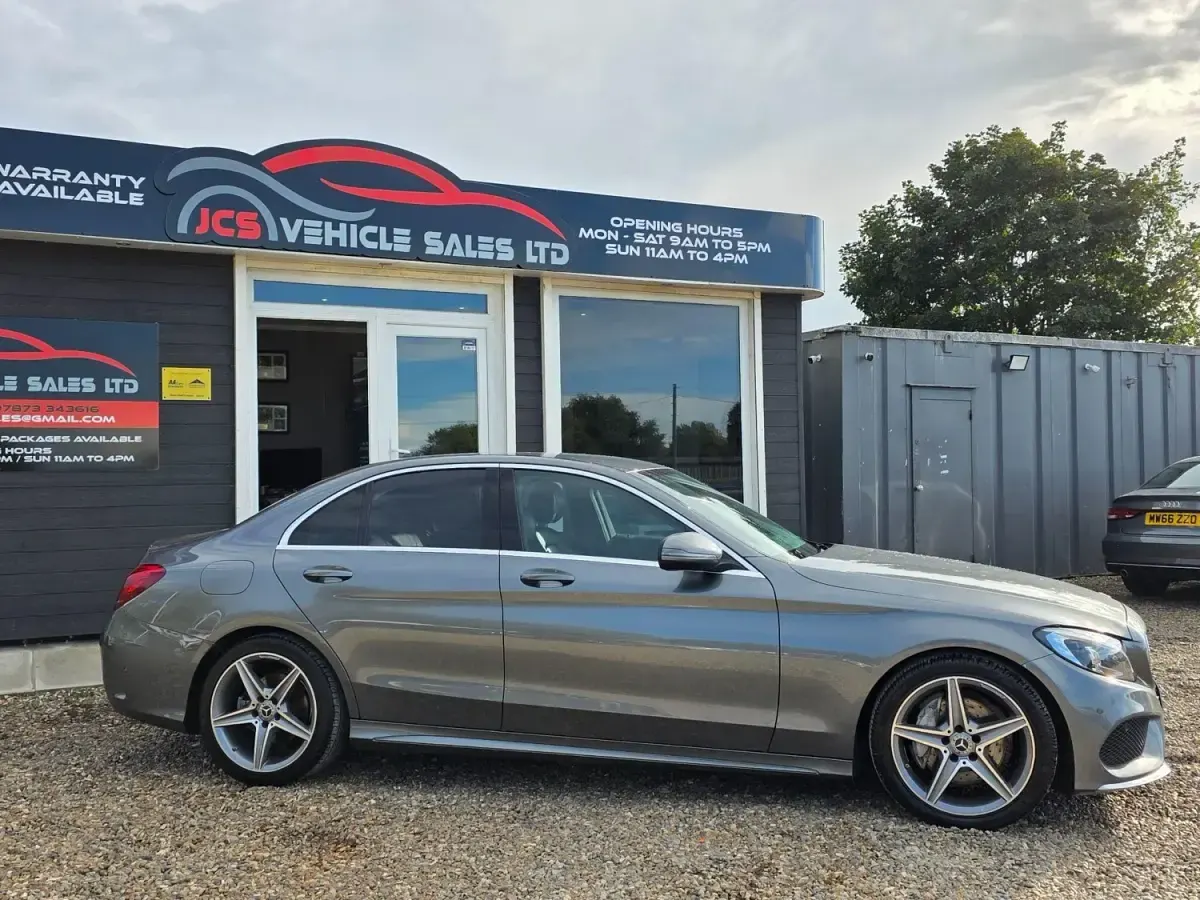 Second-hand Mercedes C200 AMG line 2018 Gri Berlinǎ