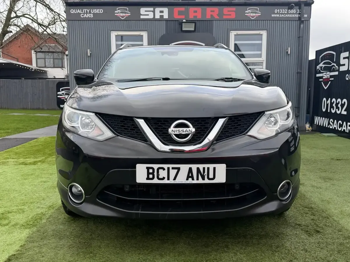 Used Nissan Qashqai N-Vision 130 HP (95 kW) 2017 Black SUV