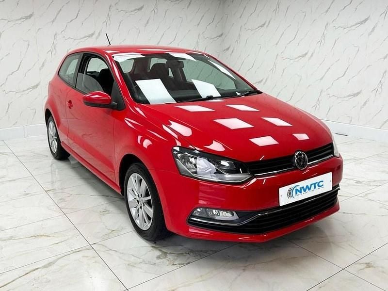 Used VW Polo SE 90 HP (66 kW) 2015 Red Hatchback