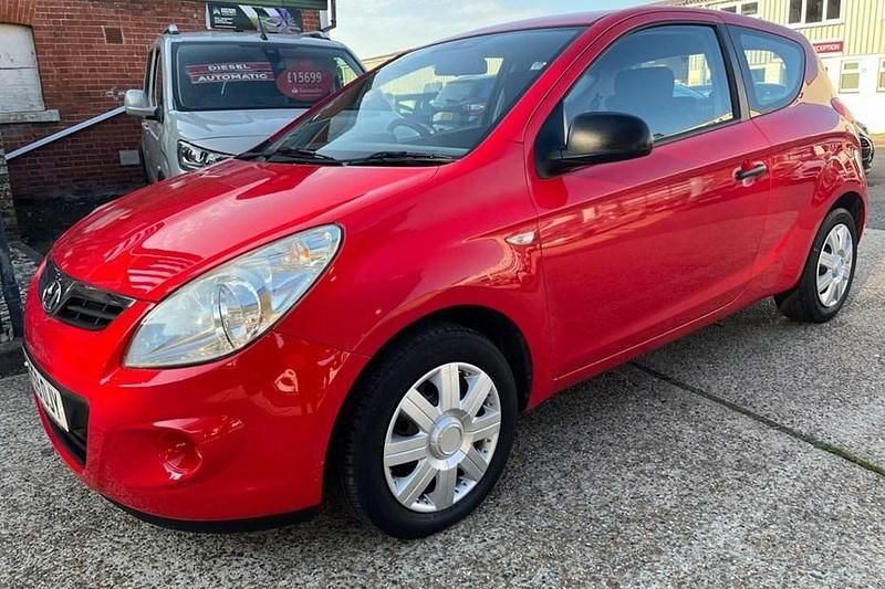 Used Hyundai i20 Classic 77 HP (56 kW) 2009 Red Hatchback