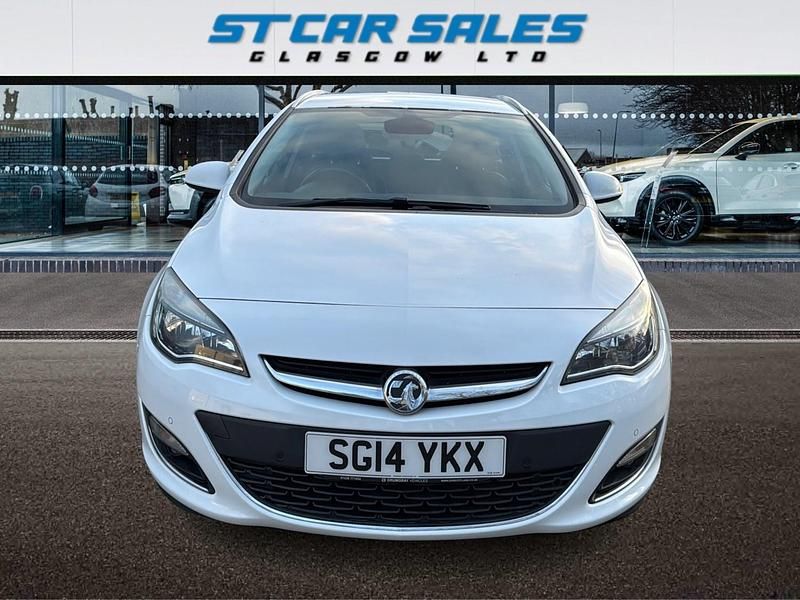 Used Vauxhall Astra Elite 165 HP (121 kW) 2014 White Estate