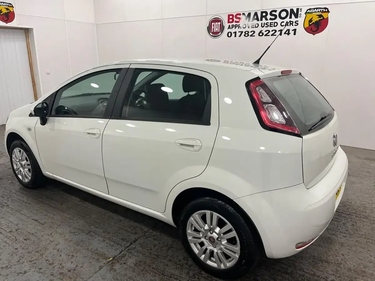 Used Fiat Punto Easy 69 HP (50 kW) 2012 White Hatchback