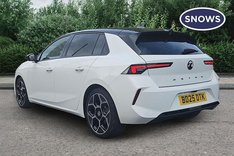 Used Vauxhall Astra Ultimate 130 HP (95 kW) 2025 White