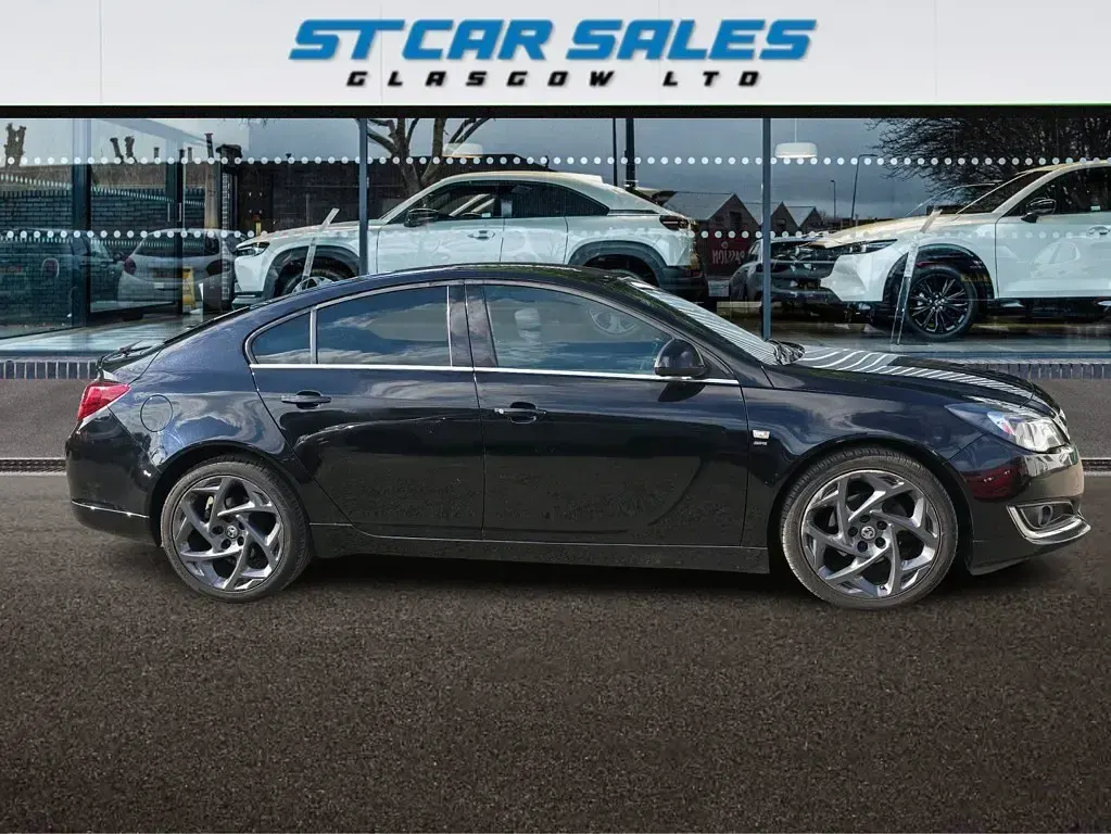 Used Vauxhall Insignia SRi 136 HP (100 kW) 2017 Black Hatchback