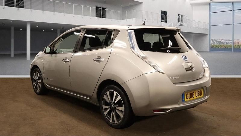 Used Nissan Leaf Tekna 80 kW (109 HP) 2016 Silver Hatchback