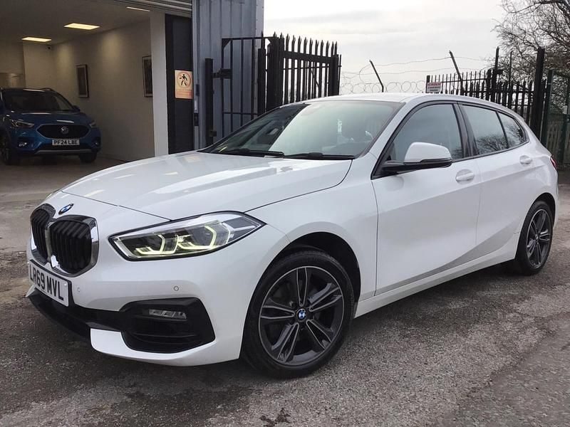 Used BMW 118 Sport Line 2019 White Hatchback