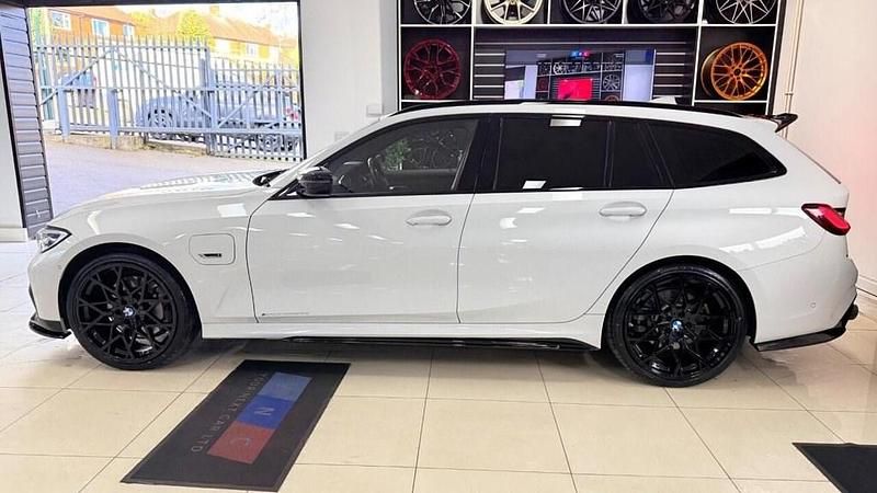 Used BMW 330e M Sport 288 HP (211 kW) 2022 White Estate