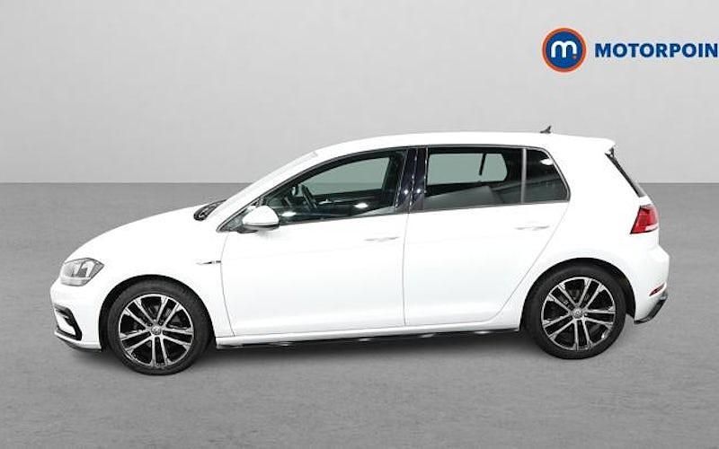 Begagnad VW Golf VII R-line 150 HK (110 kW) 2019 Vit Halvkombi
