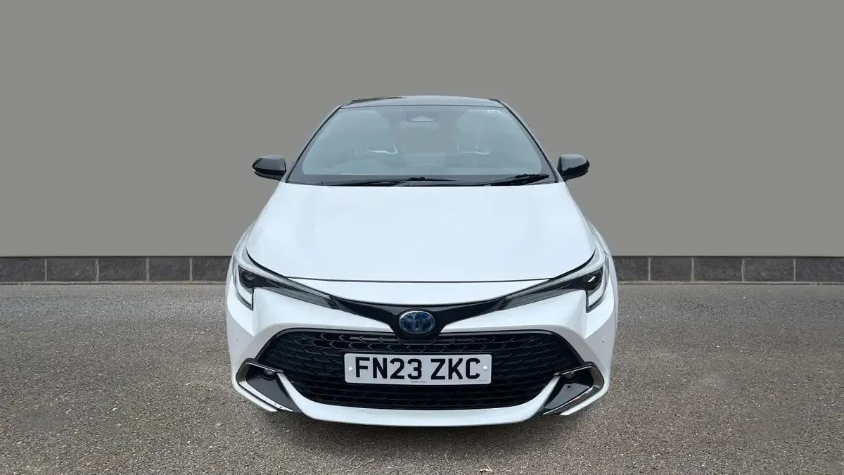 Used Toyota Corolla 196 HP (144 kW) 2023 White/black Hatchback