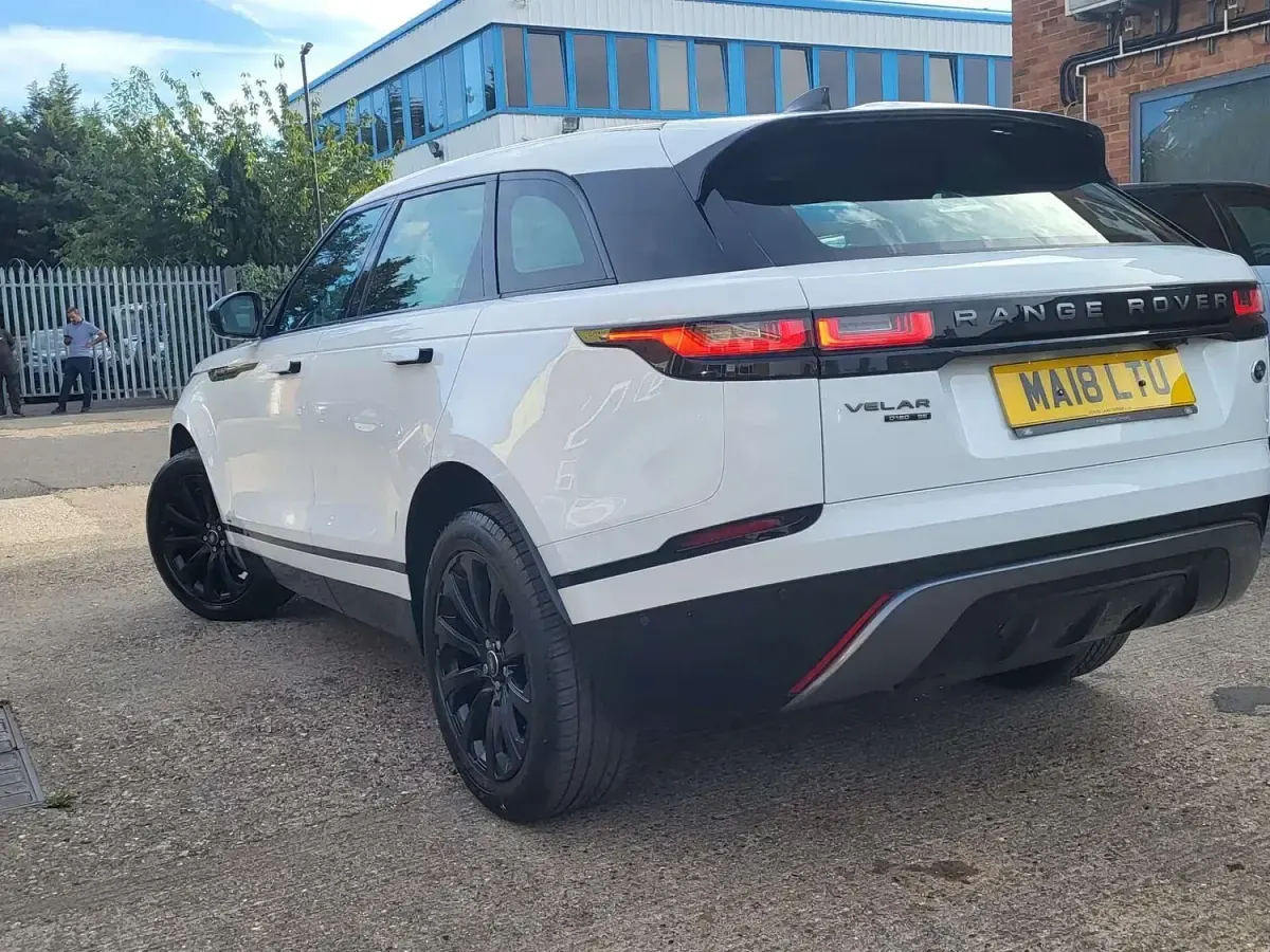 Used Land Rover Range Rover Velar SE Dynamic 180 HP (132 kW) 2018 White SUV