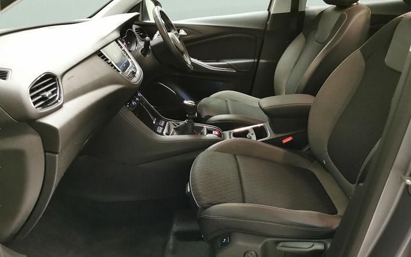 Used Vauxhall Grandland X S 131 HP (96 kW) 2019 Grey SUV