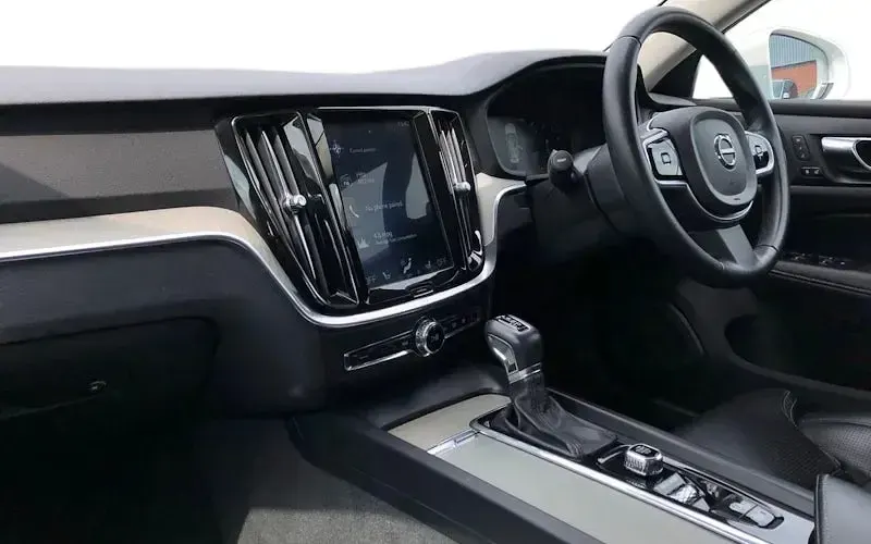 Used Volvo S60 Inscription 250 HP (183 kW) 2019 White Sedan