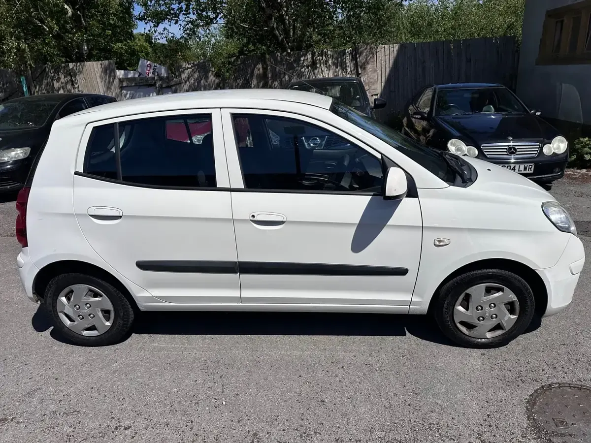 Used Kia Picanto 2009 White Hatchback