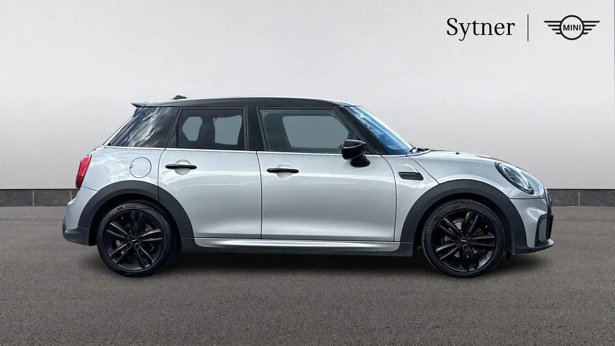 Used Mini Cooper Hatch 134 HP (98 kW) 2023 Silver Hatchback