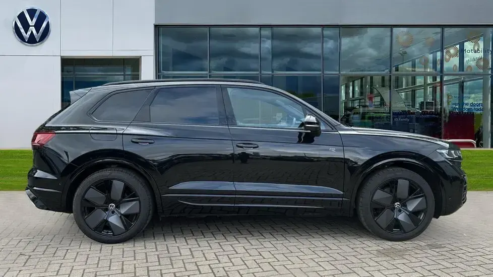 Used VW Touareg Edition 286 HP (210 kW) 2026 Grenadilla black metallic SUV