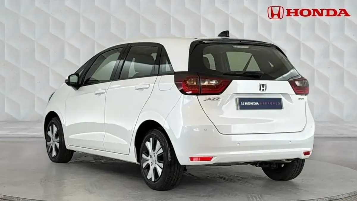 Used Honda Jazz Hybrid 109 HP (80 kW) 2023 Platinum white Hatchback