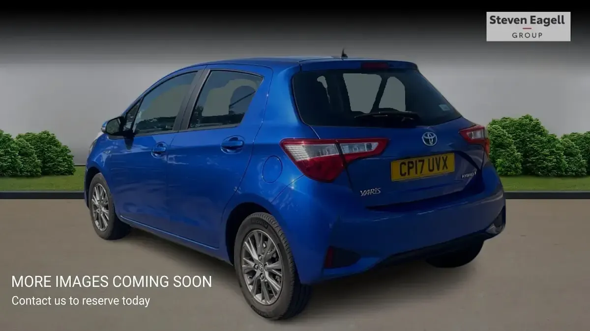 Used Toyota Yaris 100 HP (73 kW) 2017 Blue Hatchback
