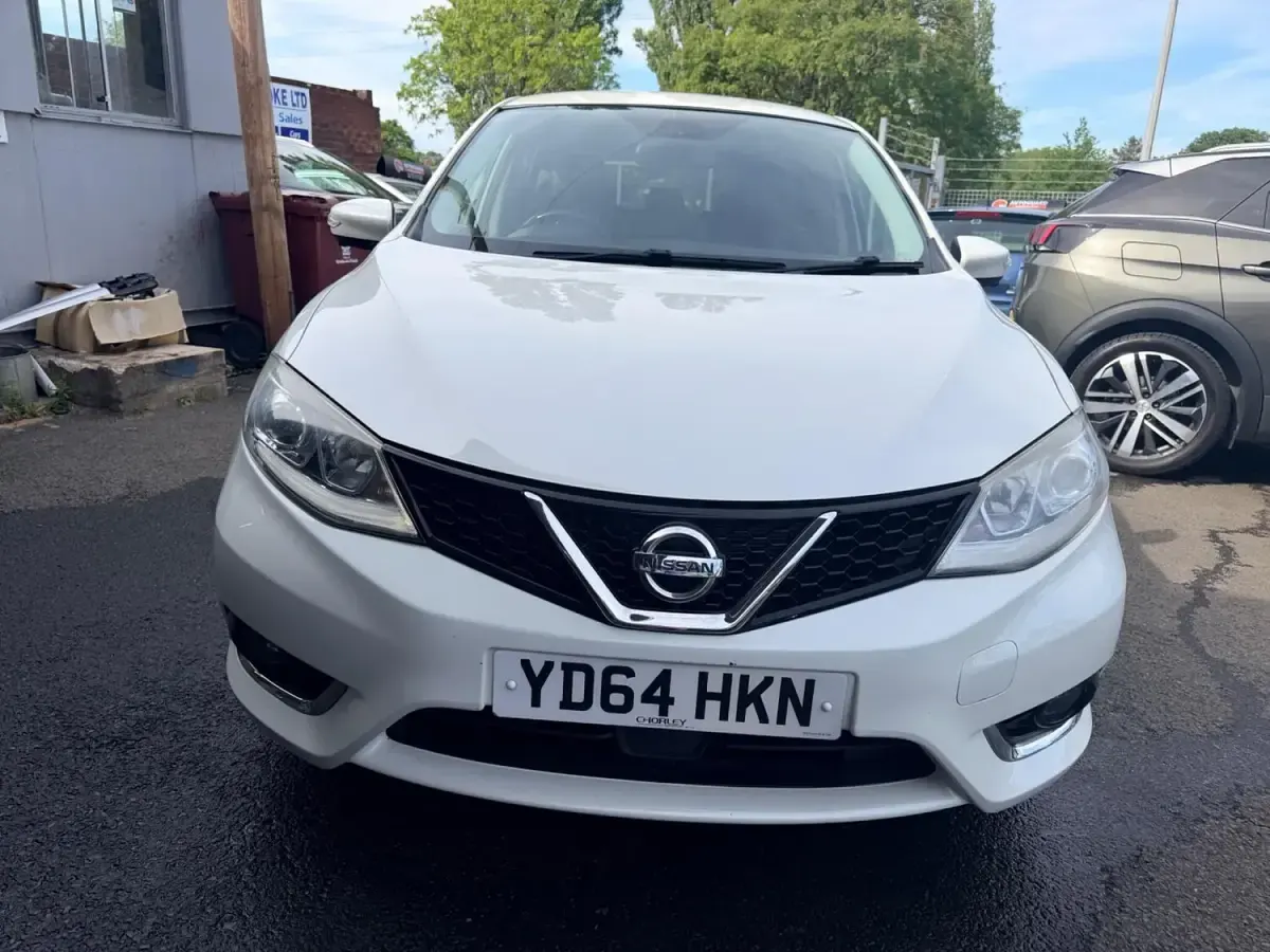 Used Nissan Pulsar Tekna 2014 White Hatchback