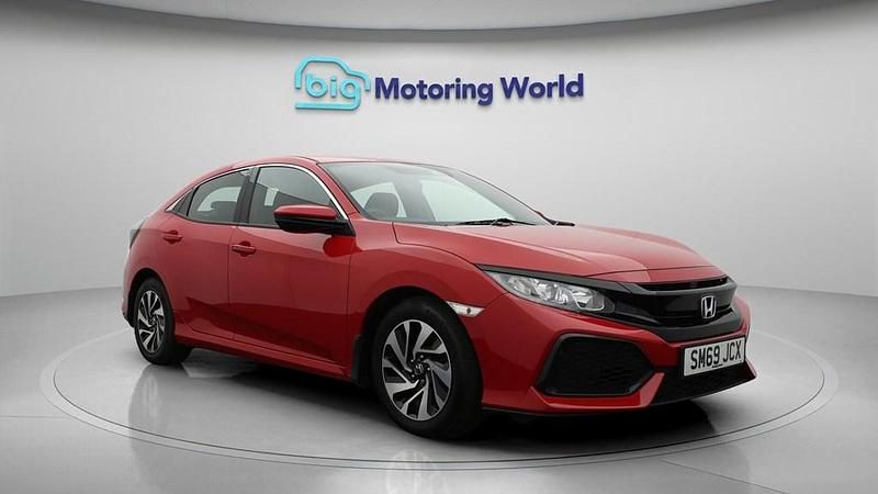 Begagnad Honda Civic SE 126 HK (92 kW) 2020 Röd Halvkombi