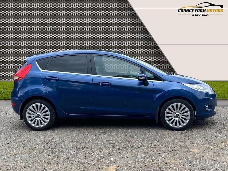 Usado Ford Fiesta Titanium 96 HP (70 kW) 2010 Azul Citadino
