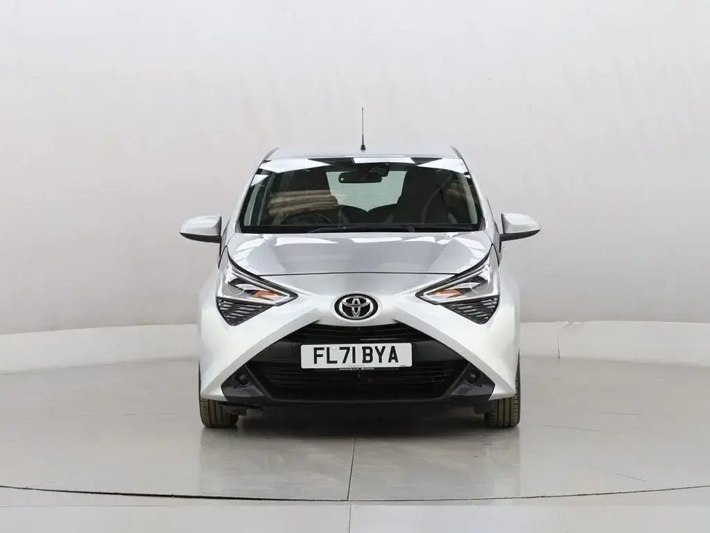 Used Toyota Aygo X-play 71 HP (52 kW) 2021 Silver Hatchback