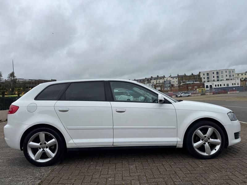 Usado Audi A3 102 HP (75 kW) 2010 Branco Citadino