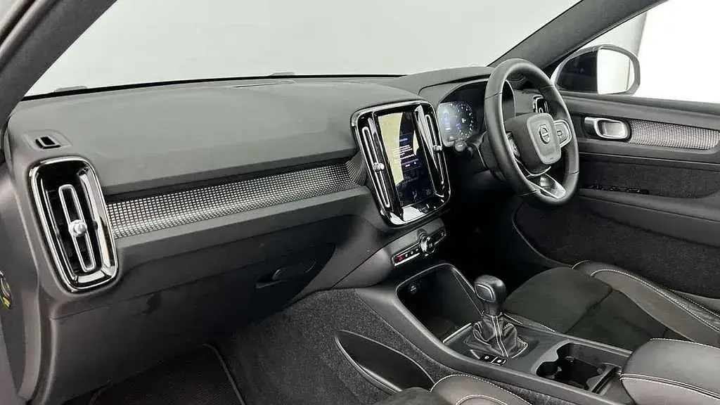 Used Volvo XC40 R-Design 161 HP (118 kW) 2022 Silver SUV