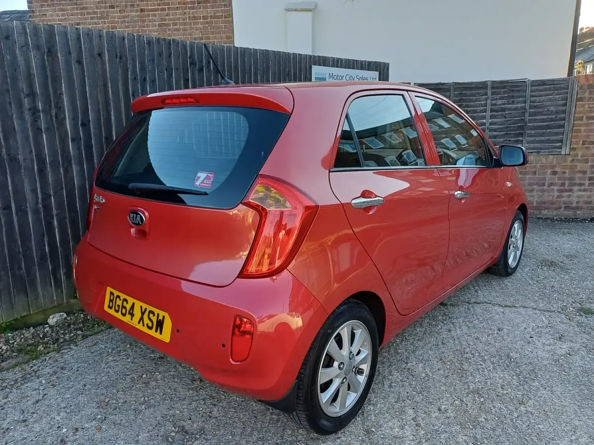Used Kia Picanto 68 HP (50 kW) 2014 Red Hatchback