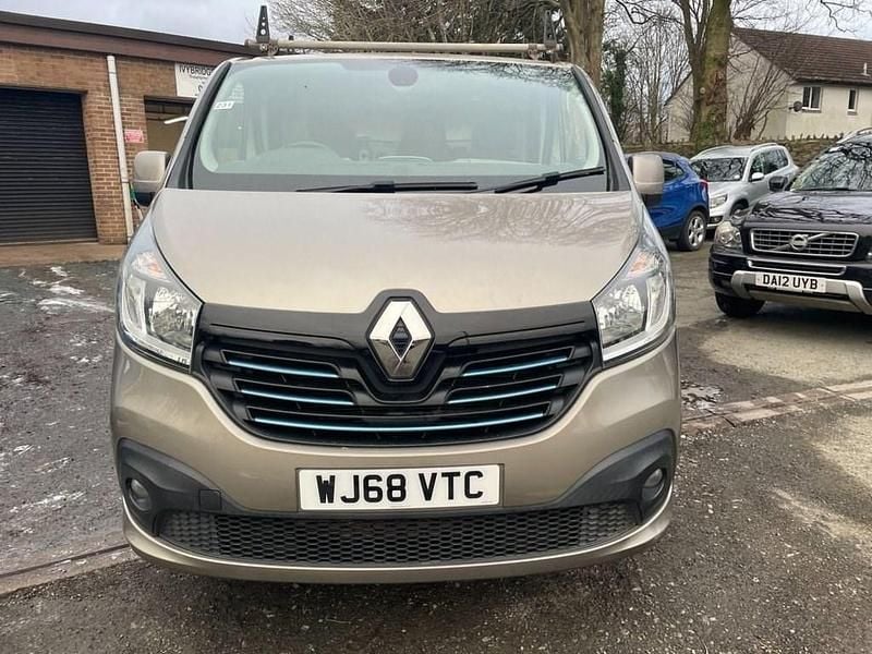 Used Renault Trafic 2018 Beige MPV