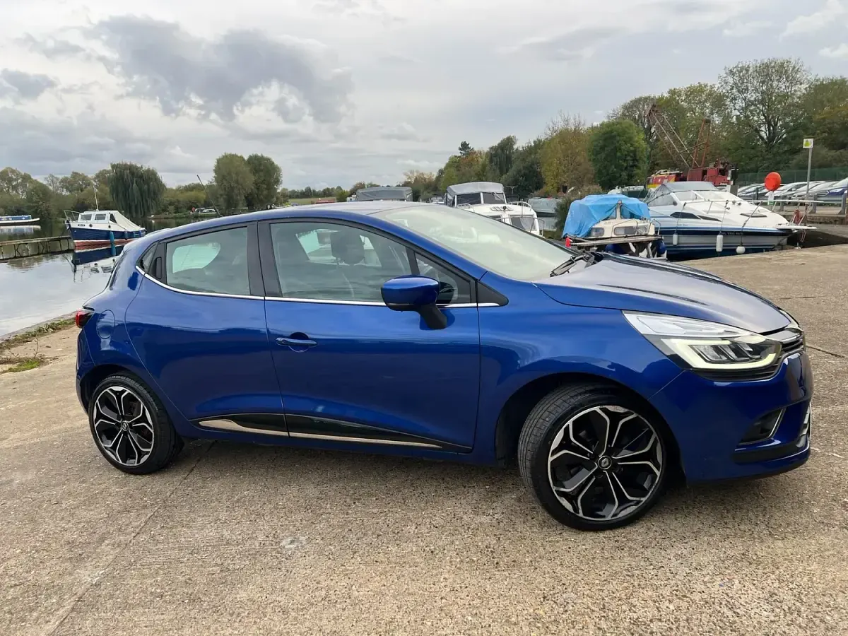 Used Renault Clio Dynamique 2017 Blue Hatchback