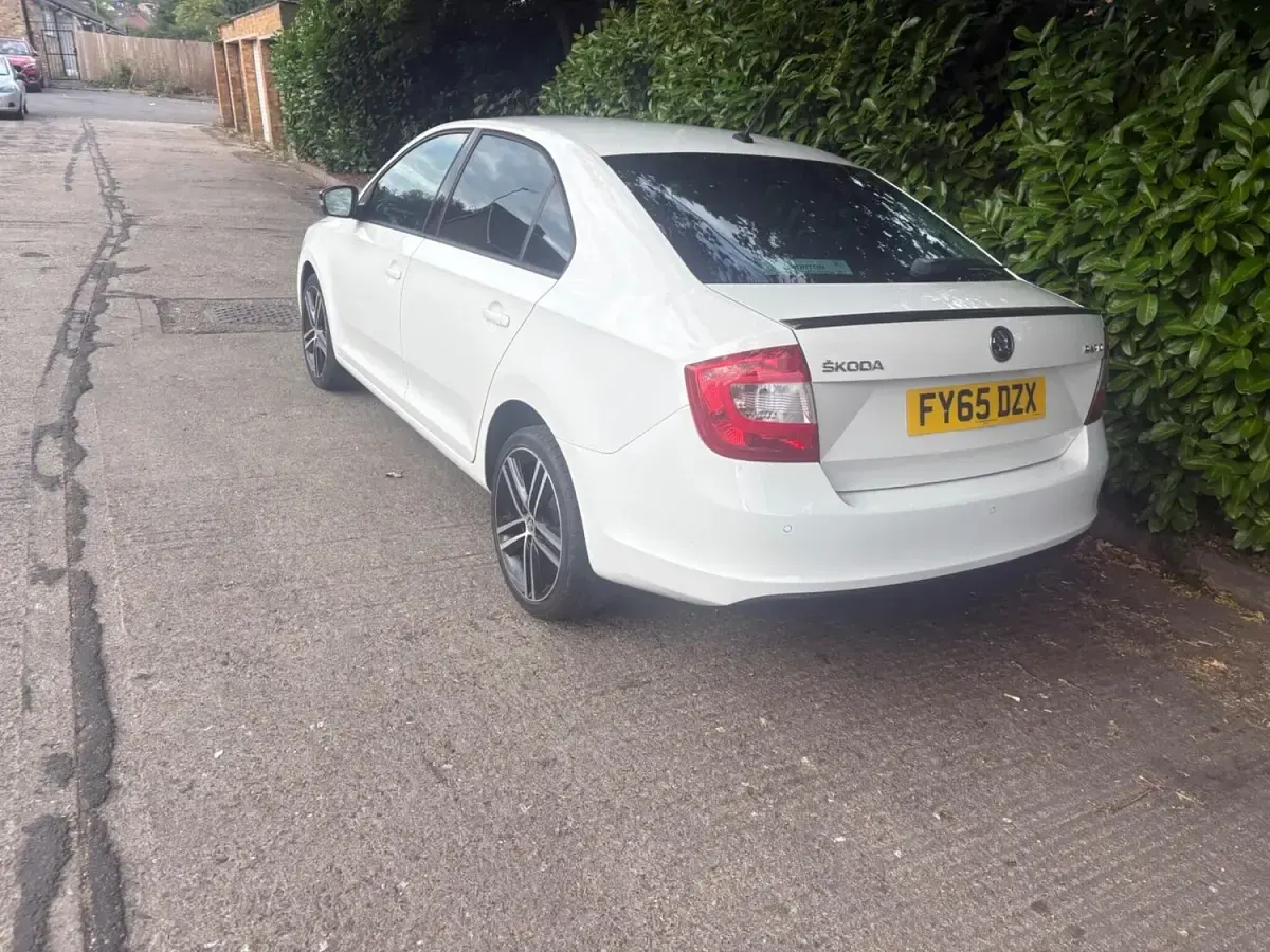 Used Skoda Rapid Sport 2015 White Hatchback
