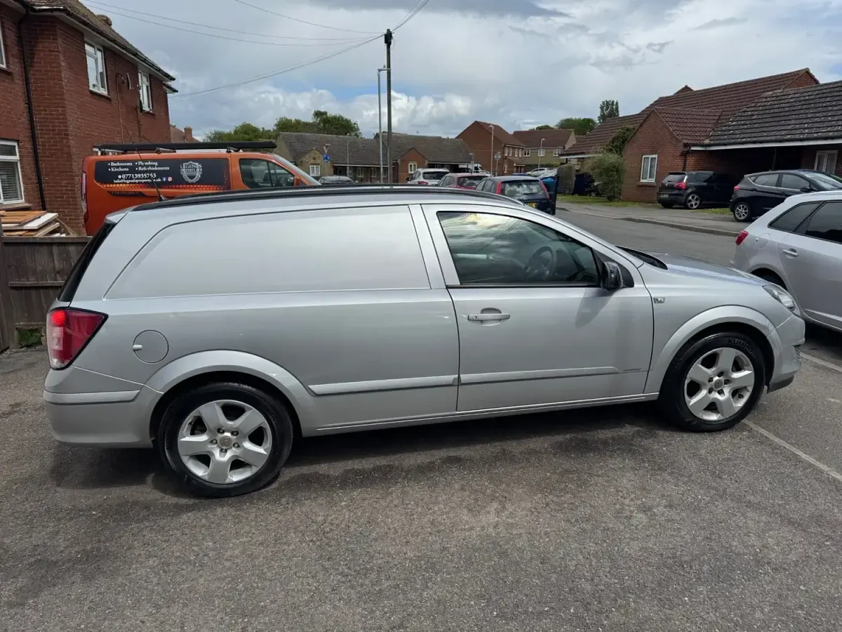 Usado Vauxhall Astra Sportive 2007 Plateado Van