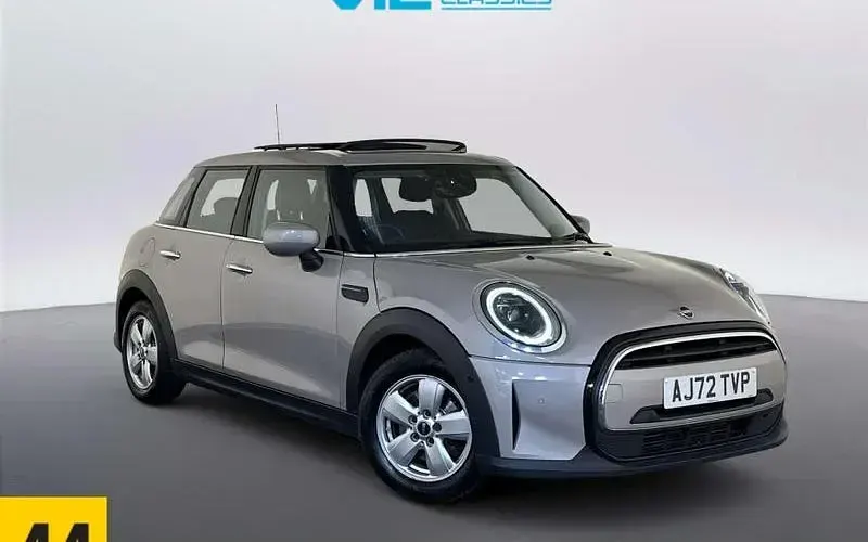 Używany Mini Cooper Classic 136 KM (100 kW) 2022 Hatchback