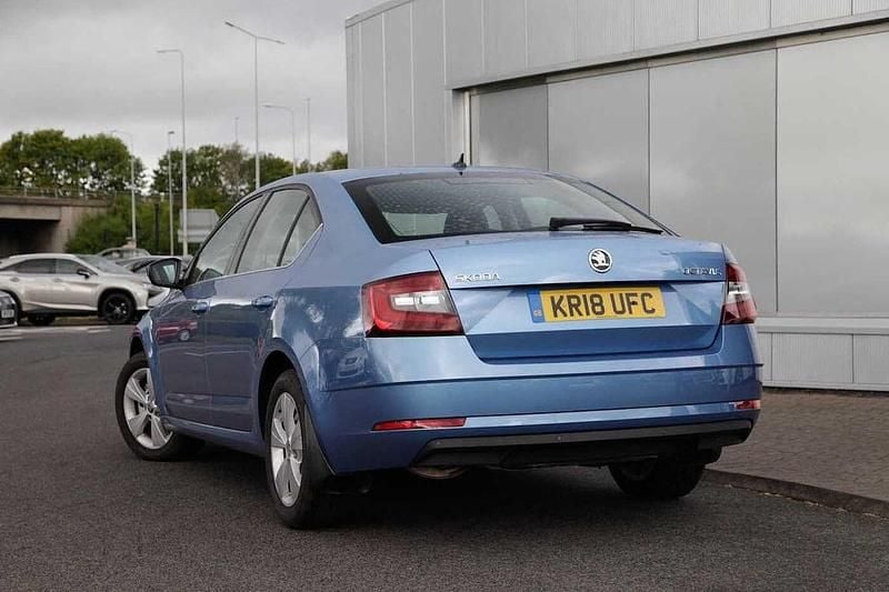 Used Skoda Octavia 110 HP (80 kW) 2018 Denim blue metallic Hatchback