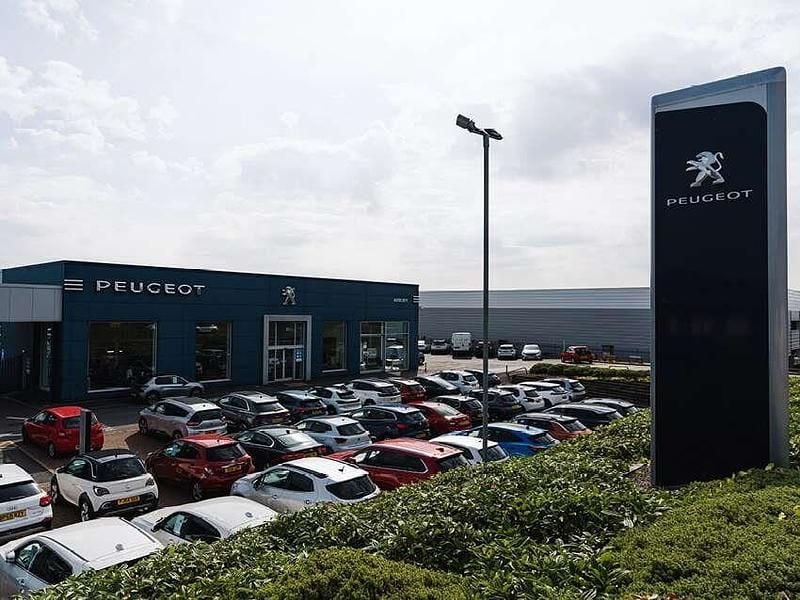 Used Land Rover Range Rover evoque SE 178 HP (130 kW) 2018 Red SUV