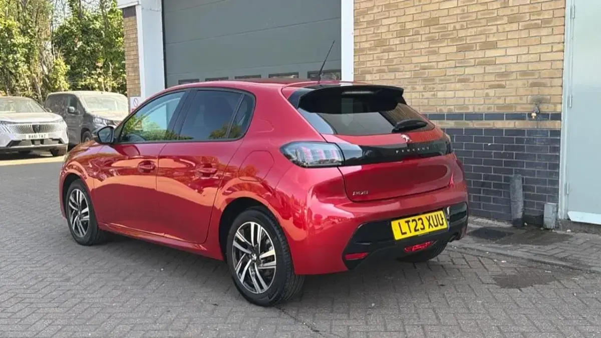 Used Peugeot 208 Allure+ 99 HP (72 kW) 2023 Hatchback