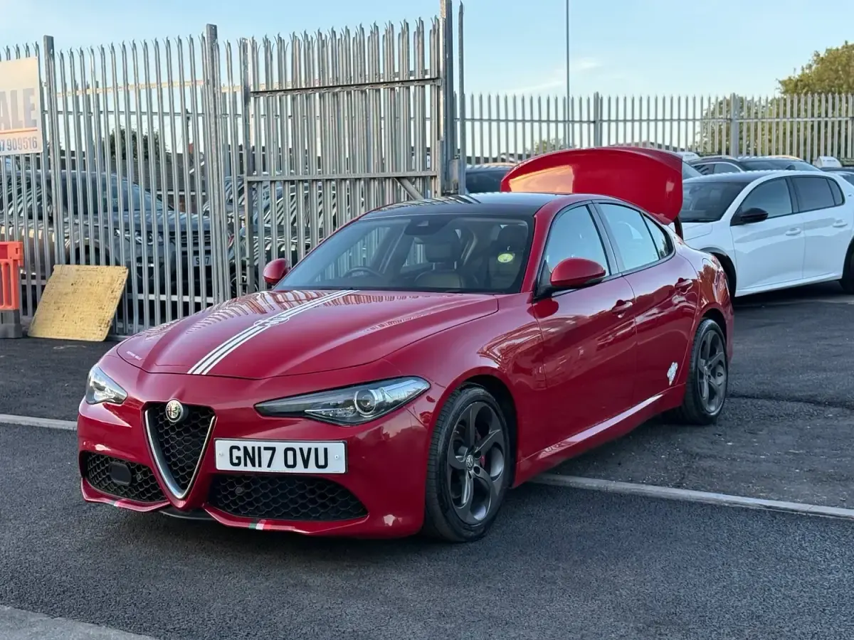 Used Alfa Romeo Giulia Edizione Speciale 180 HP (132 kW) 2017 Red Sedan