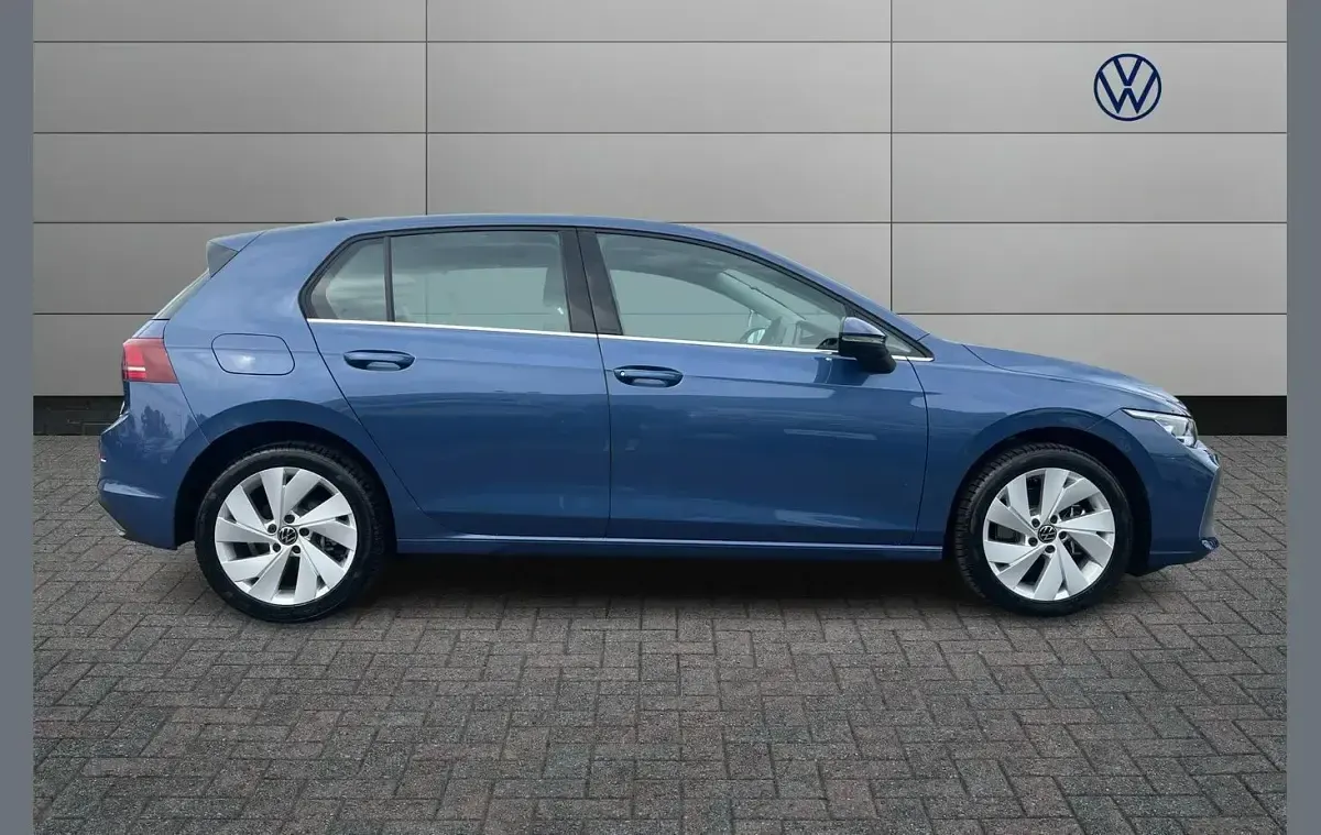 Used VW Golf VIII Style 204 HP (150 kW) 2025 Blue Hatchback